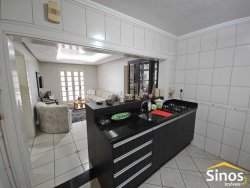 Casa com 03 dormitórios no Bairro Ideal  