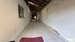 Casa com 03 dormitórios no bairro Lomba Grande 