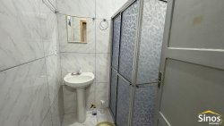 Casa com 03 dormitórios no bairro Lomba Grande 