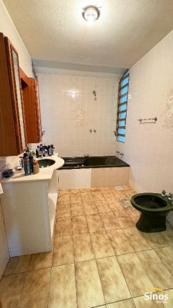 Casa com 04 dormitórios no bairro Jardim Mauá 