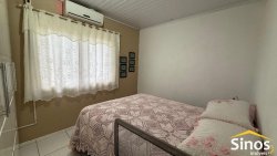 Casa com 03 dormitórios no bairro Lomba Grande 