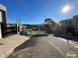 Sobrados com 03 suítes no bairro Canudos  