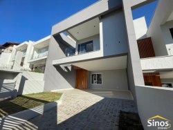 Sobrados com 03 suítes no bairro Canudos  
