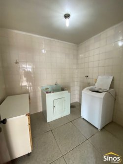Casa com 03 dormitórios para locação no bairro Ouro Branco 