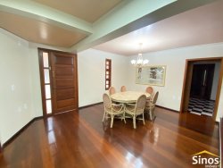 Casa com 03 dormitórios para locação no bairro Ouro Branco 