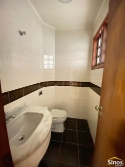 Casa com 03 dormitórios para locação no bairro Ouro Branco 