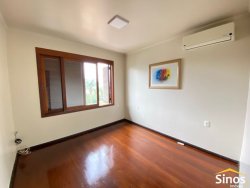 Casa com 03 dormitórios para locação no bairro Ouro Branco 