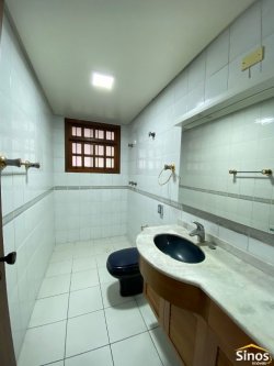 Casa com 03 dormitórios para locação no bairro Ouro Branco 