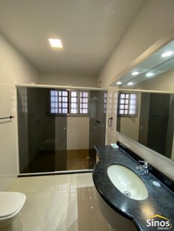 Casa com 03 dormitórios para locação no bairro Ouro Branco 