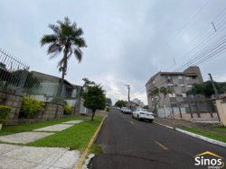 Casa com 03 dormitórios no bairro Ouro Branco 