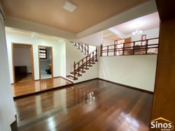 Casa com 03 dormitórios no bairro Ouro Branco 