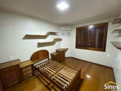 Casa com 03 dormitórios no bairro Ouro Branco 