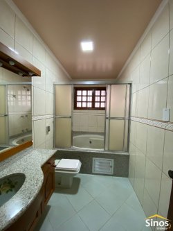 Casa com 03 dormitórios no bairro Ouro Branco 