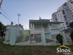 Casa com 03 dormitórios para locação no bairro Ideal 
