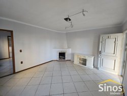 Casa com 03 dormitórios para locação no bairro Ideal 