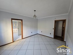 Casa com 03 dormitórios para locação no bairro Ideal 