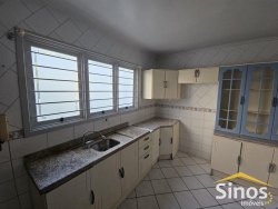 Casa com 03 dormitórios para locação no bairro Ideal 
