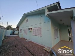 Casa com 03 dormitórios para locação no bairro Ideal 