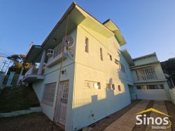 Casa com 03 dormitórios para locação no bairro Ideal 