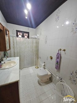 Casa com 03 dormitórios no bairro Ouro Branco 
