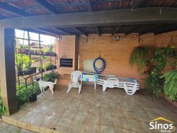 Casa com 03 dormitórios no bairro Ouro Branco 