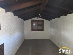 Casa com 04 dormitórios no bairro Lomba Grande 