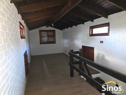 Casa com 04 dormitórios no bairro Lomba Grande 