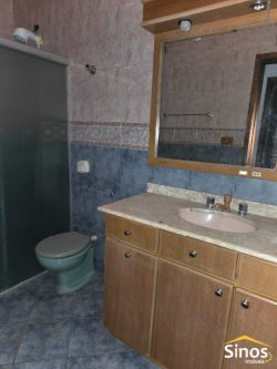 Casa com 04 dormitórios no bairro Lomba Grande 