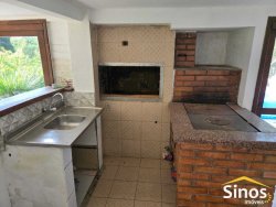 Casa com 04 dormitórios no bairro Lomba Grande 