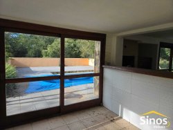 Casa com 04 dormitórios no bairro Lomba Grande 