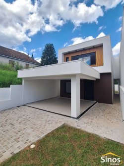 Casa com 03 suítes no bairro Hamburgo Velho 