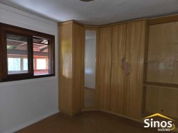 Casa com 04 dormitórios para locação no bairro Lomba Grande 