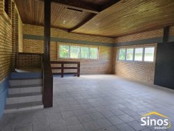 Casa com 04 dormitórios para locação no bairro Lomba Grande 