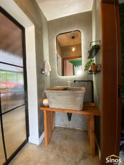 Casa com 03 dormitórios no bairro Lomba Grande 