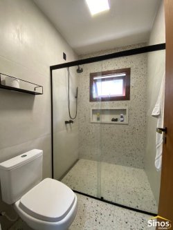 Casa com 03 dormitórios no bairro Lomba Grande 
