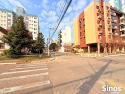Casa de esquina com 04 dormitórios no bairro Vila Rosa 