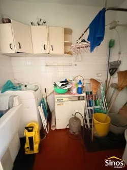 Casa de esquina com 04 dormitórios no bairro Vila Rosa 