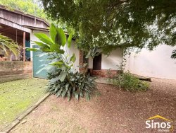 Casa de esquina com 04 dormitórios no bairro Vila Rosa 