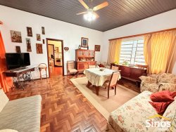 Casa de esquina com 04 dormitórios no bairro Vila Rosa 