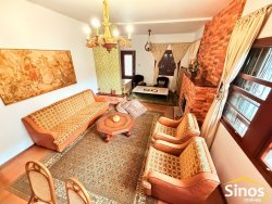 Casa de esquina com 04 dormitórios no bairro Vila Rosa 