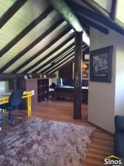 Casa com 03 suítes para locação no condomínio Country Village 