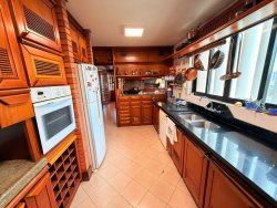 Apartamento com 05 dormitórios no Edifício Residencial Carlos Gomes 