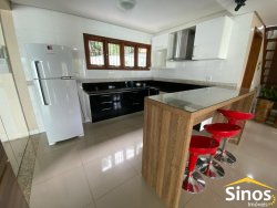 Casa com 02 dormitórios no bairro Lomba Grande 
