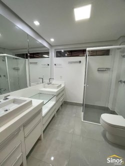 Cobertura duplex com 04 dormitórios no Edifício Carlos Korndorfer  