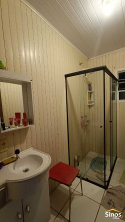 Casa com 03 dormitórios no bairro Rondônia 