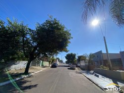 Casa de esquina com 04 dormitórios no bairro Rondônia 