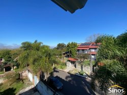 Casa de esquina com 04 dormitórios no bairro Rondônia 