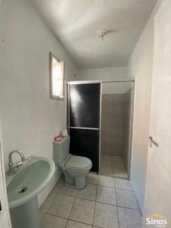 Casa de esquina com 04 dormitórios no bairro Rondônia 