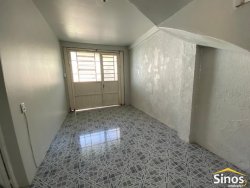 Casa de esquina com 04 dormitórios no bairro Rondônia 