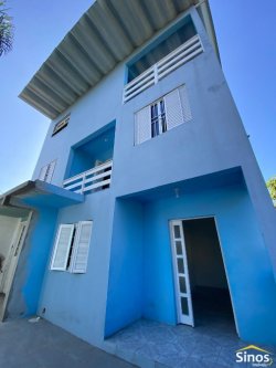 Casa de esquina com 04 dormitórios no bairro Rondônia 